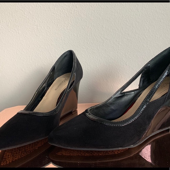 Black Bcbg Wedges - Picture 2 of 4